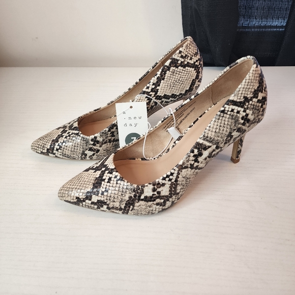 a new day Shoes - A New Day Pump Size 7